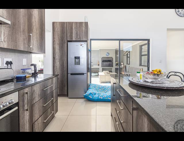 4 BEDROOM FREESTANDING FOR SALE IN PARKLANDS NORTH
